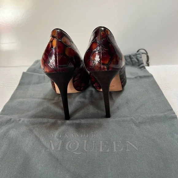 Alexander McQueen - Picture 5 of 15